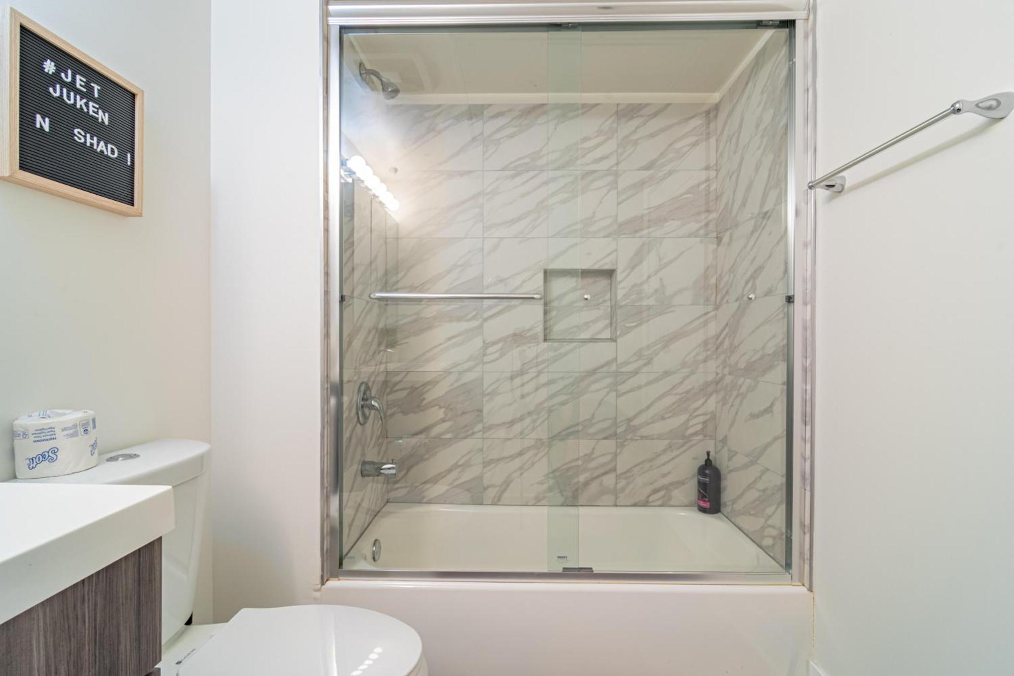 Bright 2Br Luxury Corner Suite With Optional Parking Sleeps 6 Guests Near Mccormick Place And Soldier Field Chicago Exteriör bild